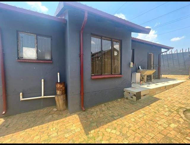 3 BEDROOM HOUSE FOR SALE IN JABULANI